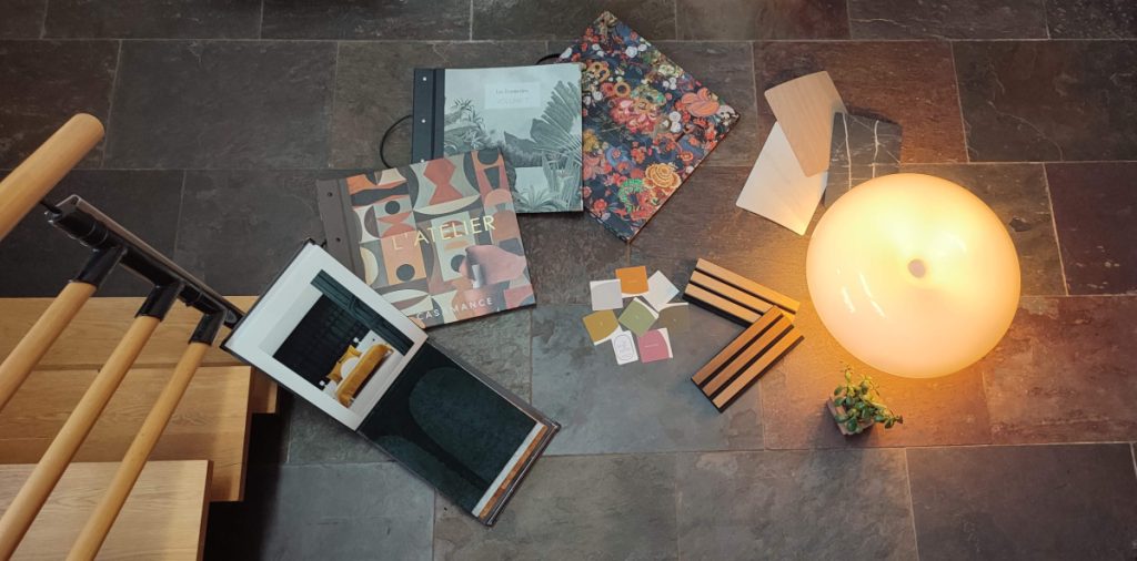 Choix de papiers peint et de peinture Rendez vous conseils en décorations intérieures avec choix de Papiers peints peinture revêtements muraux sol luminaires objets décoratifs
